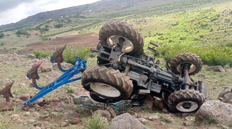 Tunceli’de traktör şarampole yuvarlandı: 1 yaralı