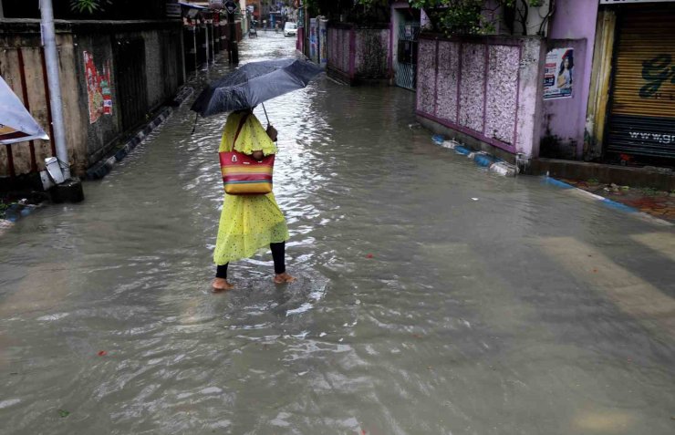 Hindistan ve Bangladeş’i Remal Tropikal Kasırgası vurdu: 16 ölü