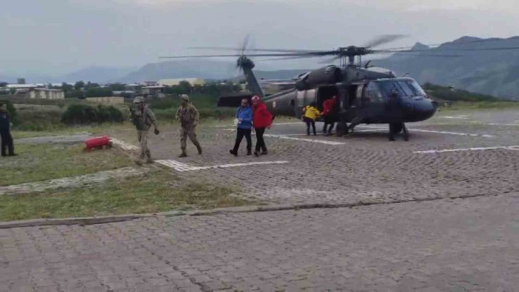 7 saat yürüyüp kayboldu, jandarma teyakkuza geçti