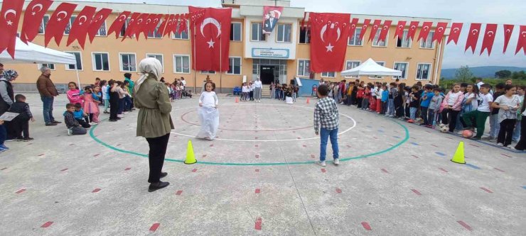 Şenlikte gönüllerince eğlendiler