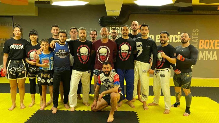 MMA’ın ‘Ronaldo’su’ Eskişehir’de genç sporculara eğitim verdi