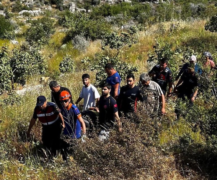 Kayalıklardan düşen şahıs ağır yaralandı