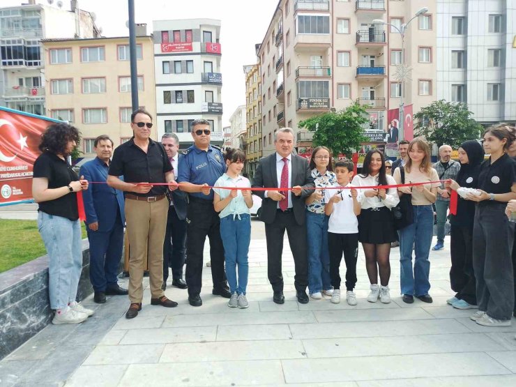 Bozüyük’te "Çocukların Gözünden Hayat" temalı karma resim sergisi açıldı