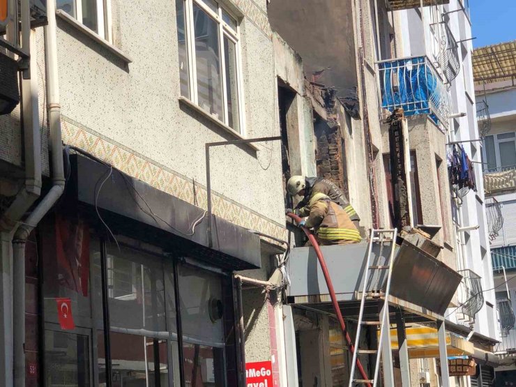 Ortaköy’de iki katlı binada yangın: İBB başkan adayının evi yandı