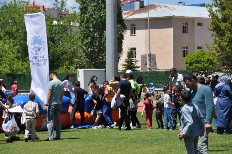 Kars’ta Çocuk Şenliği’ne yoğun ilgi