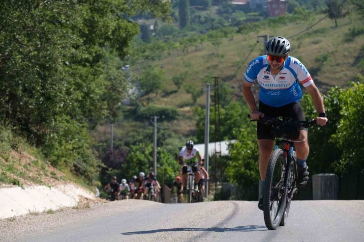 Dünya Bisiklet Günü’nde Mysia Yolları’nda pedal çevirdiler