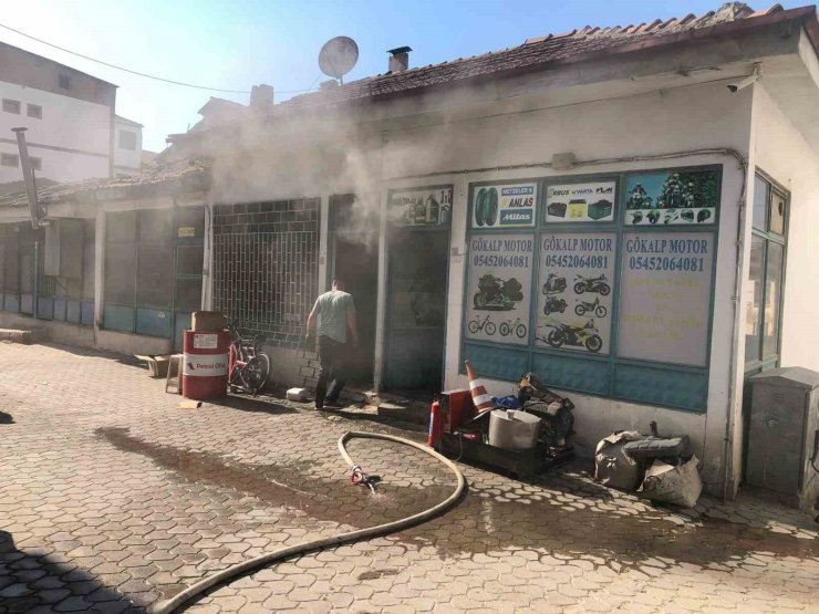 Osmaneli’nde motosiklet tamirhanesinde yangın paniği