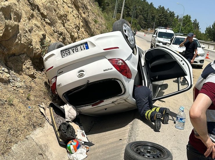 Sulama kanalına devrilen otomobil sürücüsü yaralandı