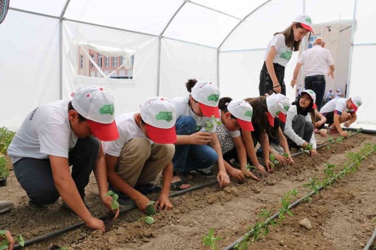 Erzincan’da “Okuldaki Çiftlik" projesi başlatıldı