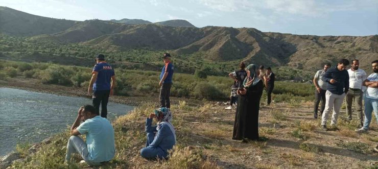 Murat Nehri’nde kaybolan çocuğu arama çalışmaları sürüyor