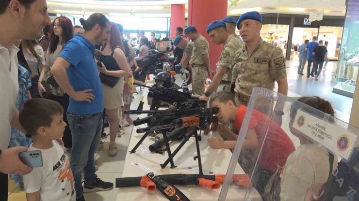 Kütahya’da jandarma ekiplerinden tanıtım ve bilgilendirme etkinliği