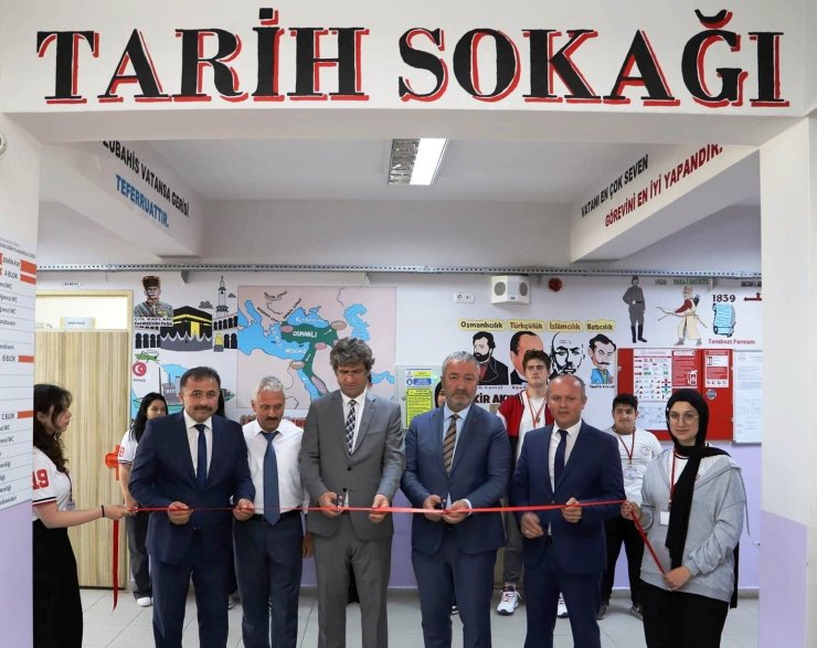 Lisede Sanat ve Tarih Sokağı