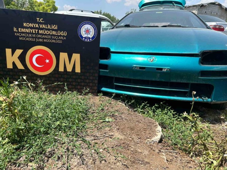 Konya’da gümrük kaçağı araç, sahte plakalar ele geçirildi: 4 gözaltı