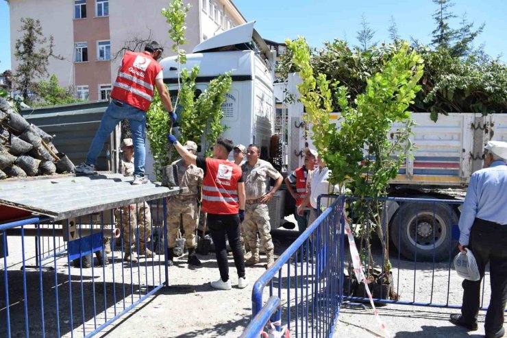 1 ünite kan verene 10 meyve fidanı hediye