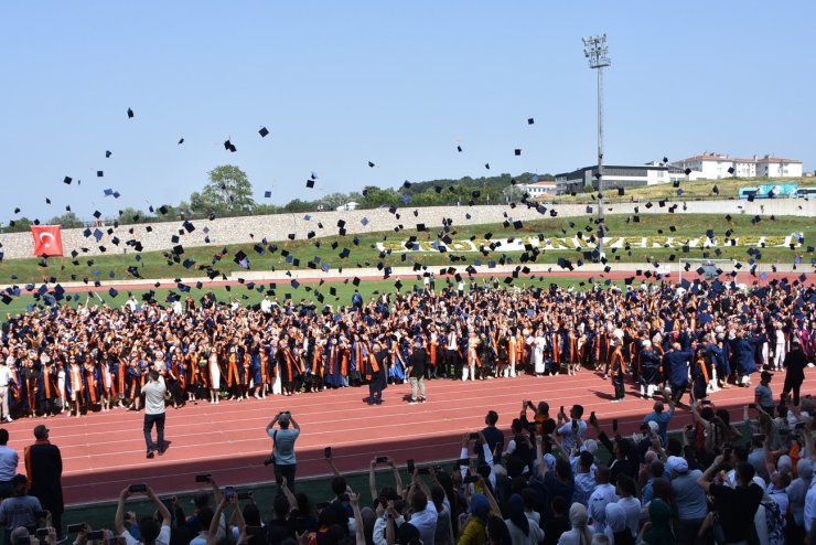 Sinop’ta binlerce öğrencinin mezuniyet sevinci