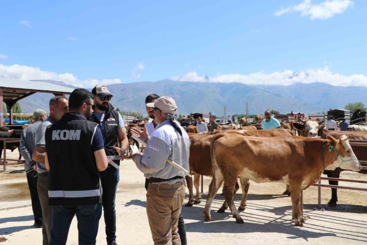 Erzincan polisinden kurban satıcılarına ’sahte para’ uyarısı