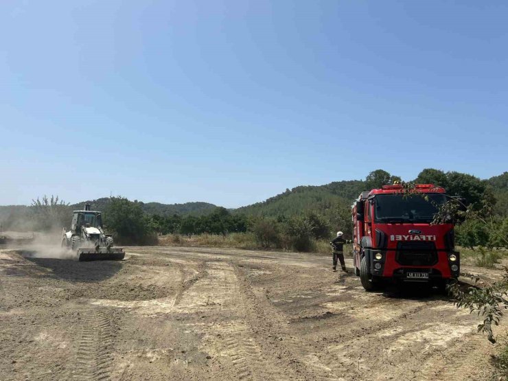 Ula’da ziraat arazisinde çıkan yangın ekipler tarafından söndürüldü