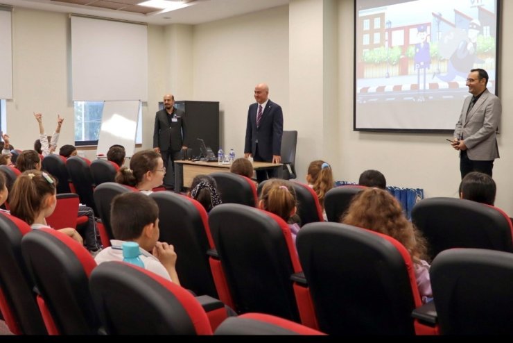 Çanakkale’de öğrencilere akran zorbalığı hakkında bilgilendirme yapıldı