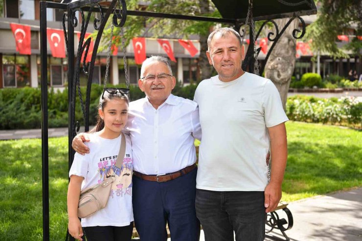 Başkan Büyükkılıç’ın gençlerle park keyfi