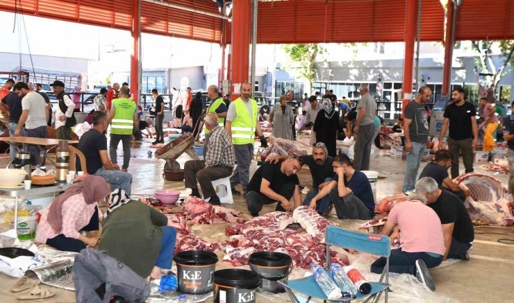 Osmangazi’de kurbanlıklar hijyenik ortamlarda kesildi