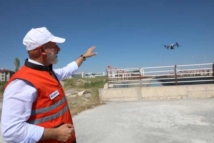 Kocasinan Belediyesi, drone ile tüm açık alanları ilaçlıyor