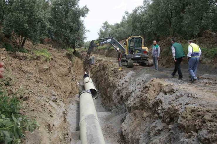 Boruların patlaması, çiftçiyi susuz bıraktı