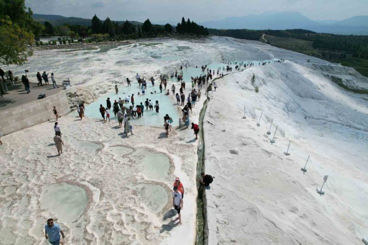 Pamukkale bayramda akına uğradı