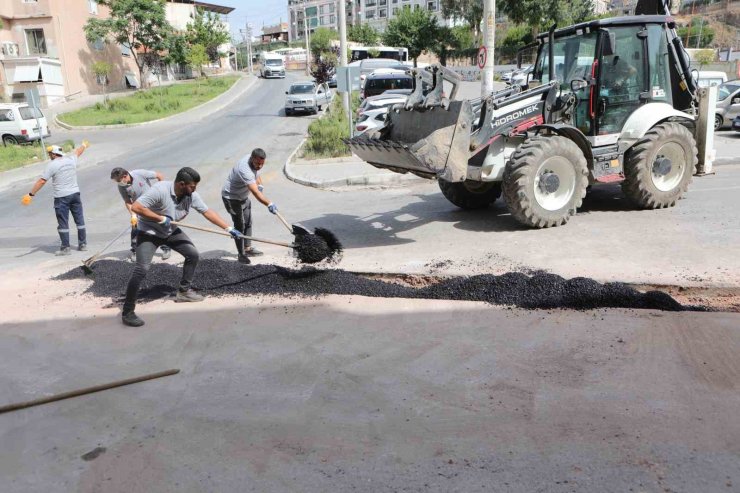 Bayraklı’da yollar yenileniyor