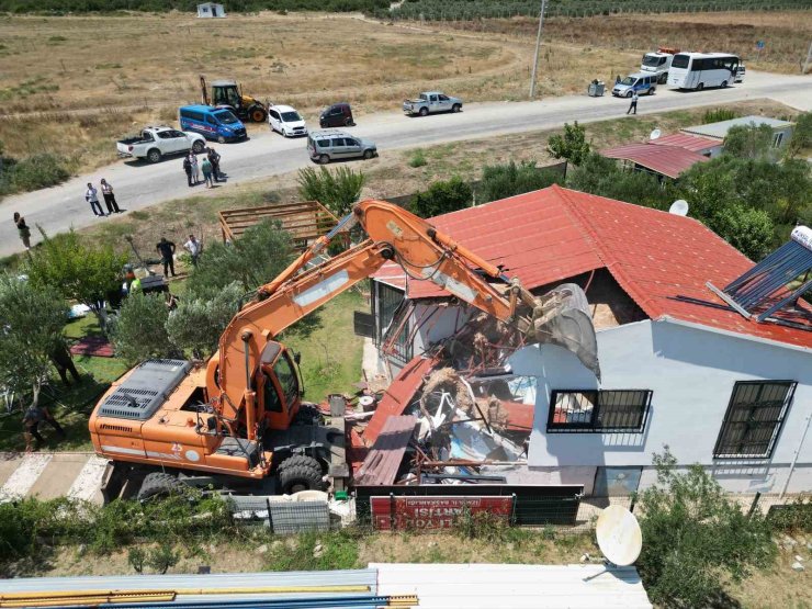 Seferihisar’da hobi bahçelerinin yıkımına başlandı