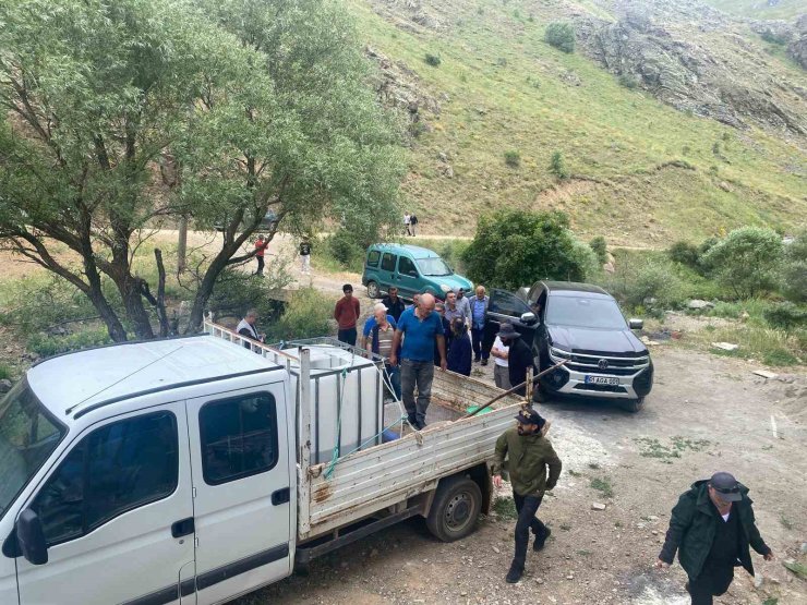 Bayburt’ta 10 bin yavru alabalık akarsuya salındı