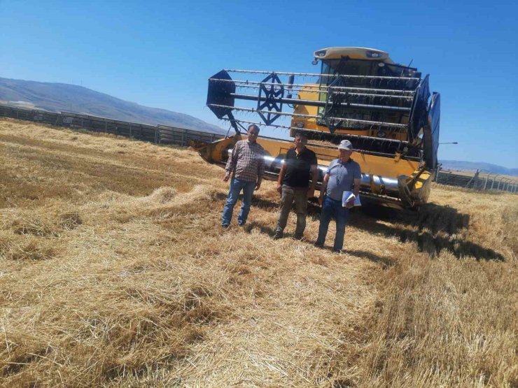 Sandıklı’da hububat hasadı arpayla başladı