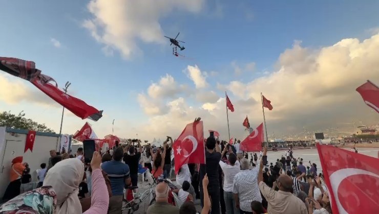 Çelik kanatlardan İskenderun körfezinde mest eden gösteri