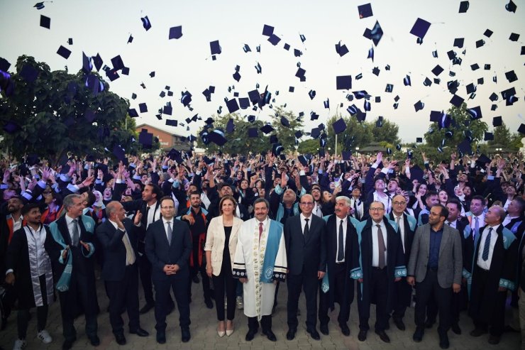 Malatya Turgut Özal Üniversitesi’nde mezuniyet heyecanı