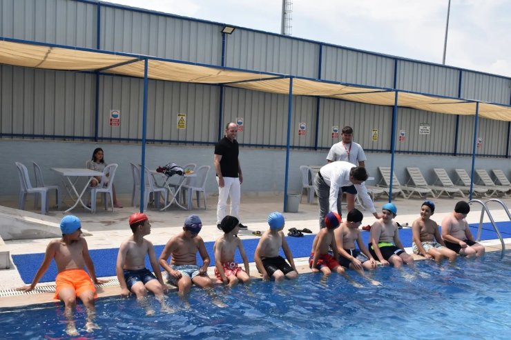 Başkan Durgut yaz spor okullarının sıkı takipçisi