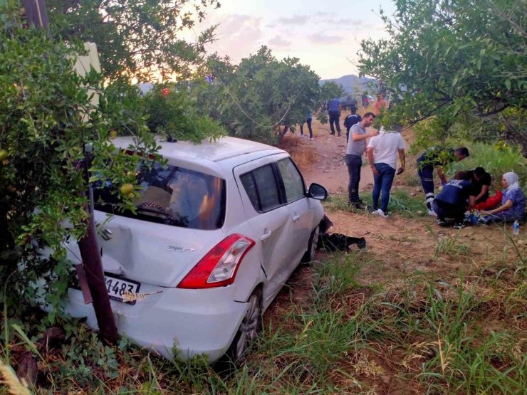 Aydın’da otomobil tarlaya uçtu: 2 yaralı