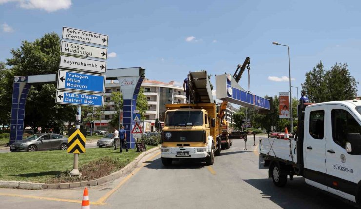 LED ekranlar kaldırılıyor