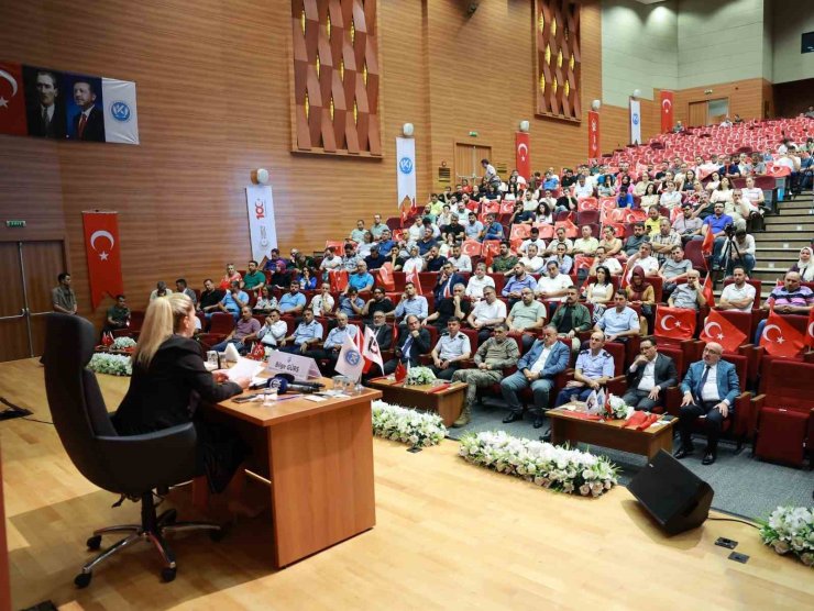 15 Temmuz’da babası ve eşini şehit veren Gürs: "Acizlerin karşısına başları dik çıkan kahramanlarımız, tarihe isimlerini altın harflerle yazdırdı"