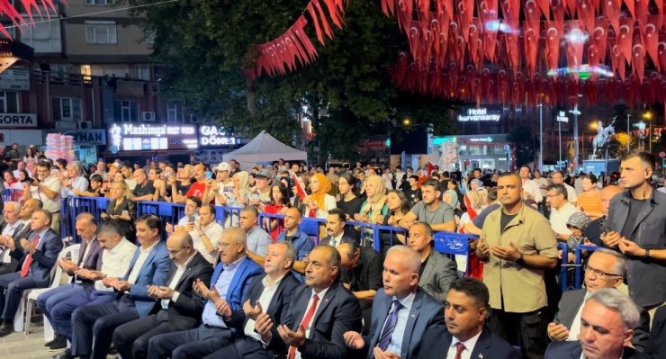 15 Temmuz Demokrasi ve Milli Birlik Günü anma programı çerçevesinde şehitler için dualar okundu