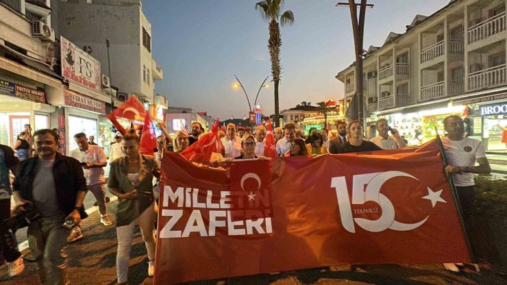 Demokrasi meşalesinin ateşinin yakıldığı Marmaris’te 15 Temmuz Demokrasi ve Milli Birlik programı düzenlendi