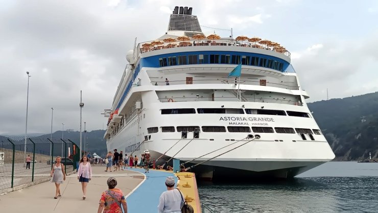 Rus turistlerin Amasra’ya ilgisi sürüyor