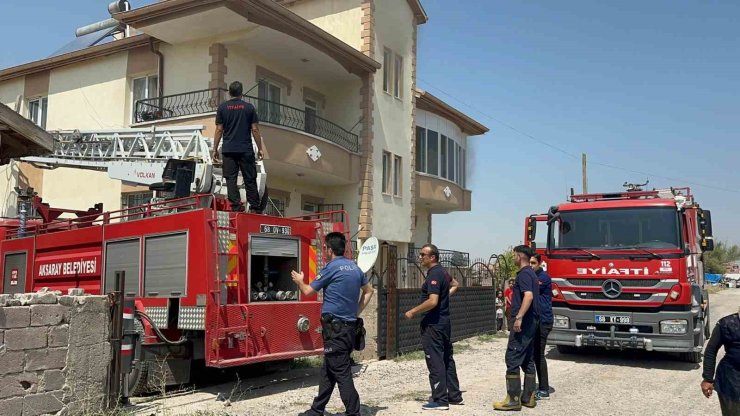 Aksaray’da ikamet yangını paniğe neden oldu