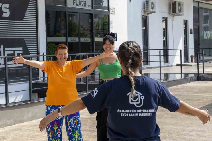 Gülümse Alzheimer Yaşam Merkezi’nde hastalar hayata daha sıkı tutunuyor