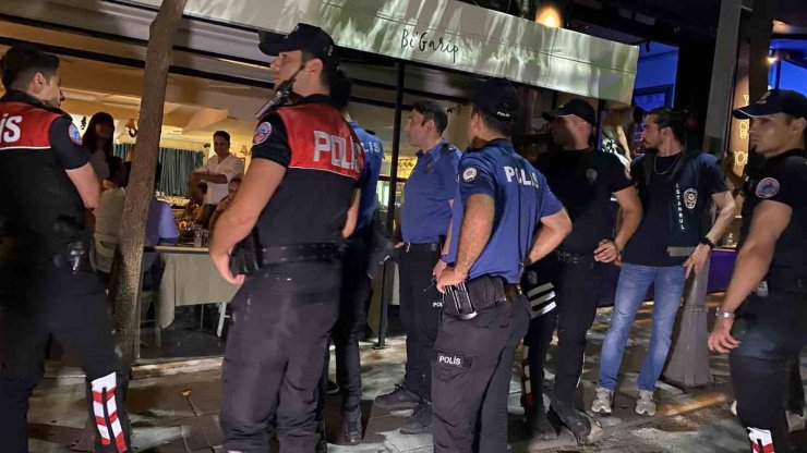 Şişli’de "Huzurlu Sokaklar" denetimi: Polisi tehdit eden bir kişi gözaltına alındı