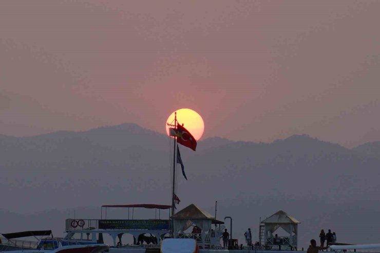 Fethiye’de gün batımı görsel şölen oluşturdu