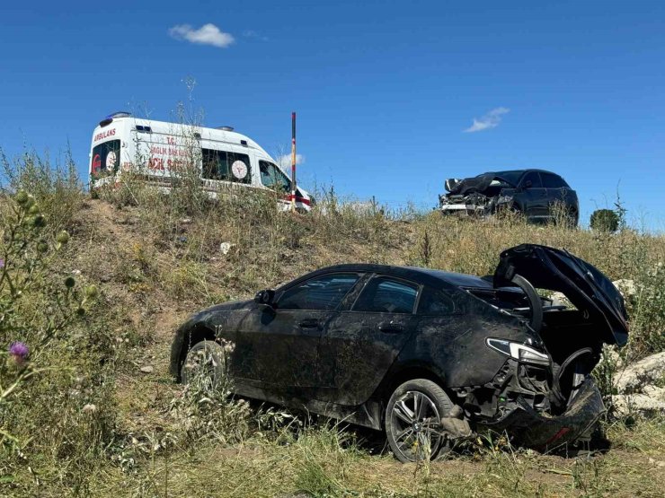 Ağrı’da trafik kazası: 13 yaralı