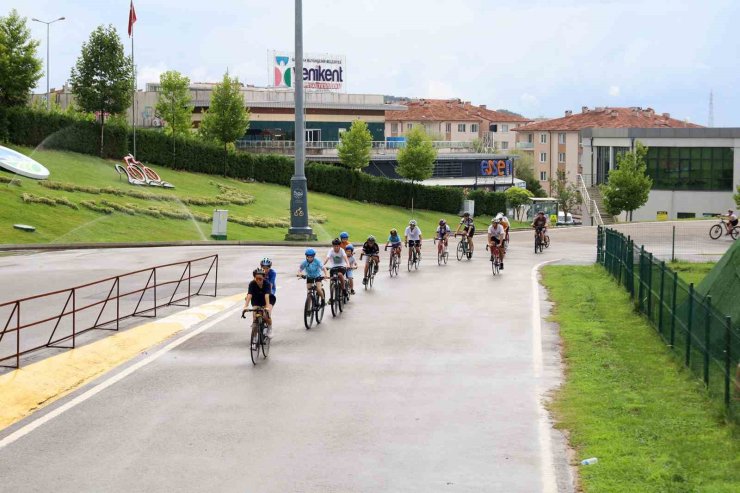 Büyükşehir, geleceğin şampiyon pedallarını Ayçiçeği Vadisi’nde keşfediyor