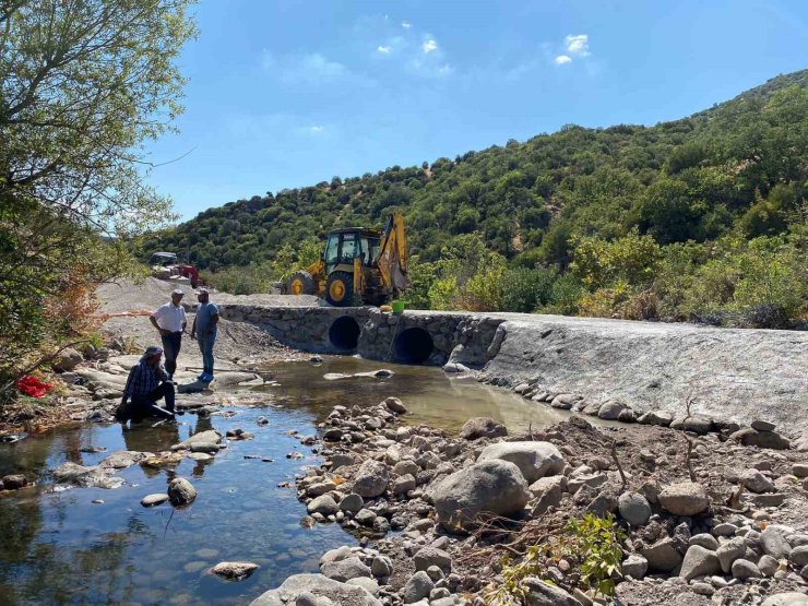 Yunusemre’de arazi yollarında ulaşım kolaylaşıyor