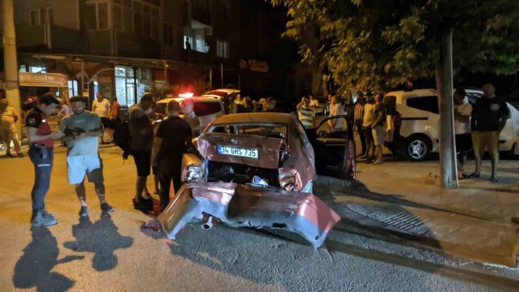 Keşan’da hafif ticari aracın çarpıp kaçtığı otomobildeki 1 kişi yaralandı