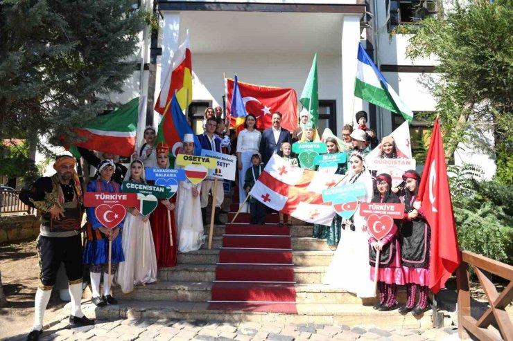 I. Uluslararası Beypazarı Halk Dansları ve Müzik Festivali coşkulu bir kortejle başladı