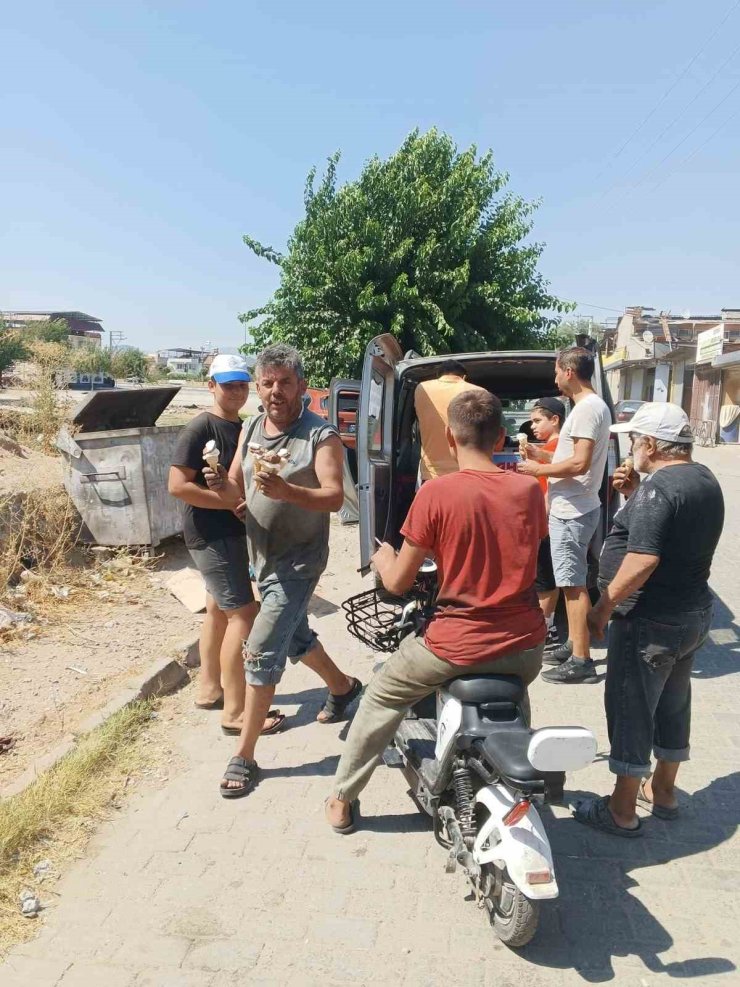 Sanayi esnafını serinleten ikram